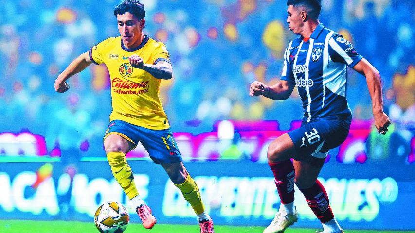 Soccer Football - Liga MX - Final - First Leg - America v Monterrey - Estadio Cuauhtemoc, Puebla, Mexico - December 12, 2024America's Alejandro Zendejas in action with Monterrey's Jorge Rodriguez REUTERS/Raquel Cunha