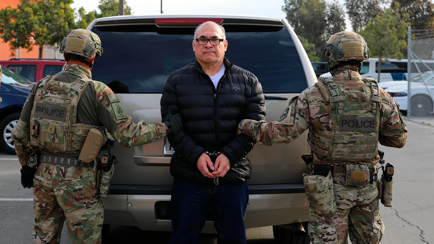 El gobierno estadounidense deportó a México al narcotraficante liberado Osiel Cárdenas Guillén.