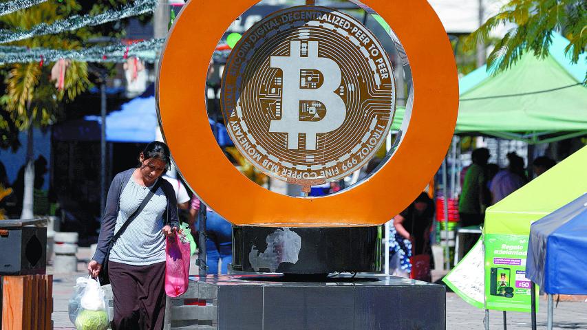 El bitcoin ha sido impulsado desde principios de año con la autorización de los ETF de la criptomoneda al contado por parte de la SEC. REUTERS/Jose Cabezas