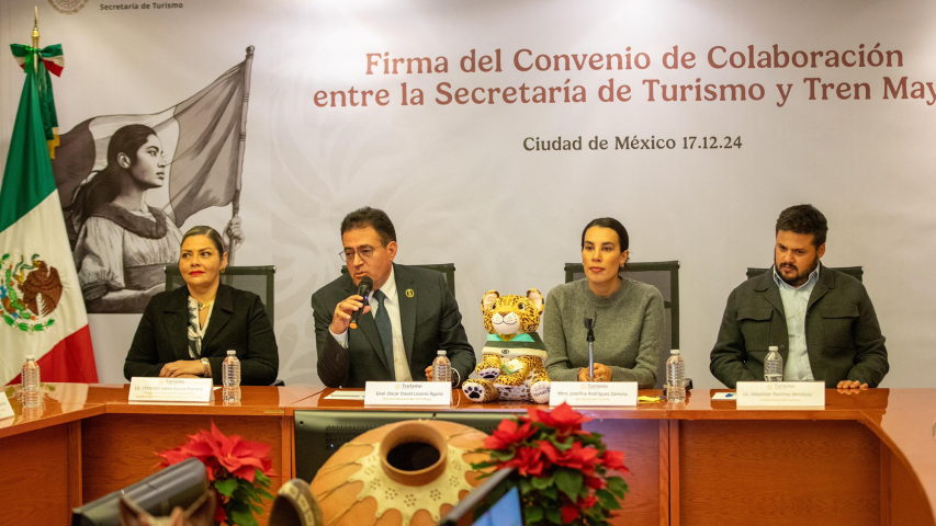 La secretaria de Turismo, Josefina Rodríguez, estuvo acompañada del subsecretario de Turismo, Sebastián Ramírez Mendoza, de acuerdo con las imágenes compartidas.