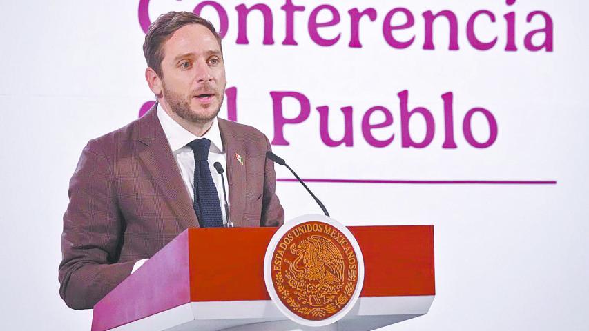 El subsecretario de Integración y Desarrollo del Sector Salud, Eduardo Clark, asegura que esta es la compra consolidada de medicamentos más grande, con 3,924 claves y 4,639 millones de piezas en proceso de licitación. Foto: Cuartoscuro