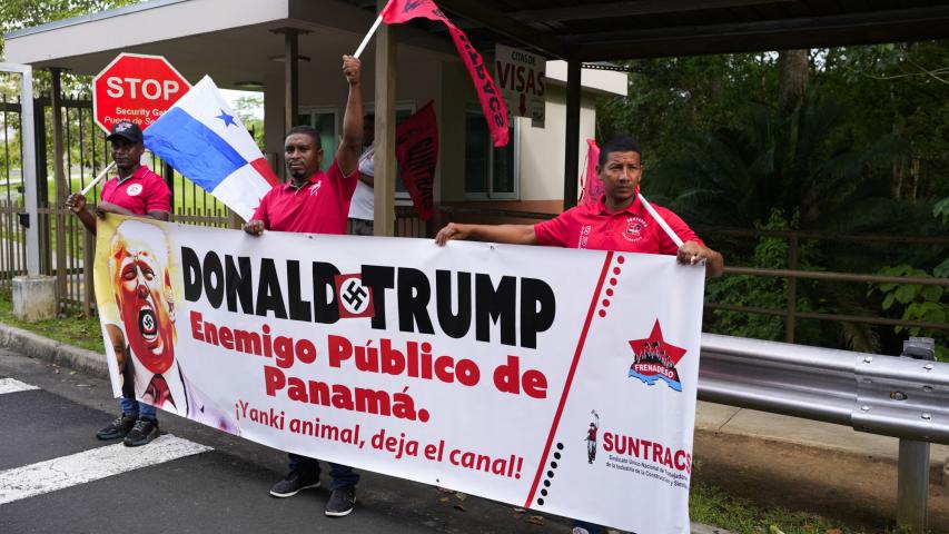 Panameños protestan en contra de las declaraciones del presidente electo de Estados Unidos, Donald Trump, acerca de retomar el control del Canal de Panamá.