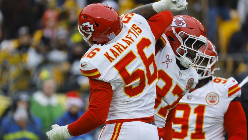 PITTSBURGH, PENNSYLVANIA - DECEMBER 25: George Karlaftis #56 and Felix Anudike-Uzomah #97 of the Kansas City Chiefs react during the fourth quarter against the Pittsburgh Steelers at Acrisure Stadium on December 25, 2024 in Pittsburgh, Pennsylvania.   Justin K. Aller/Getty Images/AFP (Photo by Justin K. Aller / GETTY IMAGES NORTH AMERICA / Getty Images via AFP)