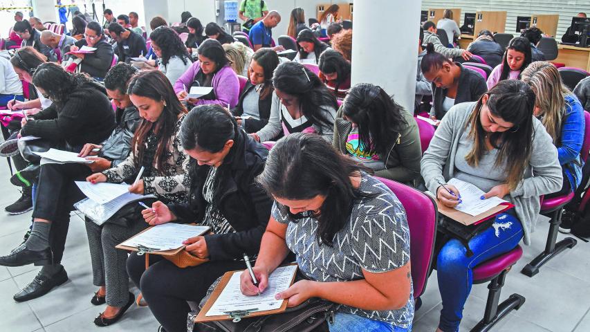 La tasa de desempleo de Brasil se ubicó en 6.1% en el periodo septiembre-noviembre. (Photo by NELSON ALMEIDA / AFP)