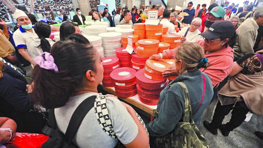 Más de 70,000 establecimientos en México dedicados a la panadería, junto con comercios mayoristas y minoristas, se beneficiarán de la venta de la Rosca de Reyes.