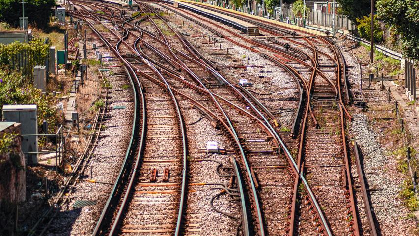 train tracks criss cross around