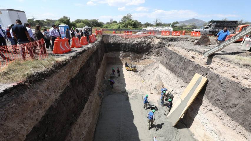 Construcción del paso superior vehicular “Los Benitos”, en el municipio de Ezequiel Montes, Querétaro.