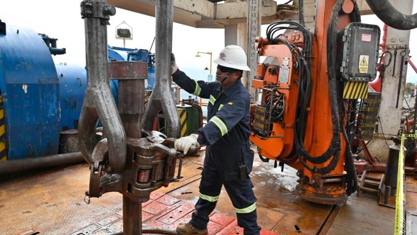 Los precios del barril de crudo Brent y WTI bajaron entre 2.36 y 2.6% este miércoles, por la posibilidad de una paz para la guerra de Ucrania.
Para más información del tema, visita: https://www.eleconomista.com.mx/mercados/petroleo-pierde-2-posible-paz-ucrania-20250212-746100.html
¡Síguenos en nuestras redes sociales para mantenerte informado!
Twitter: https://twitter.com/eleconomista
Facebook: https://www.facebook.com/ElEconomista.mx
Instagram: https://www.instagram.com/eleconomistamx
LinkedIn: https://www.linkedin.com/company/el-economista/
#ElEconomista #EETV