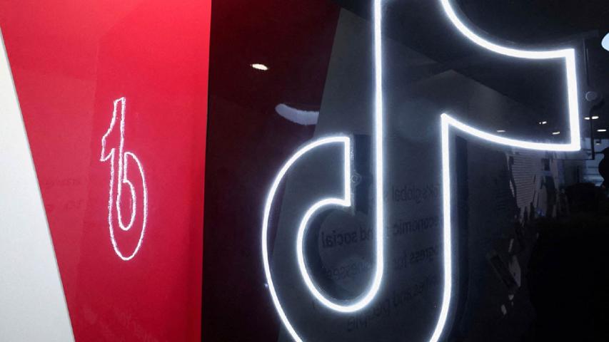Según el canal estadounidense CNBC, fuentes cercanas a la start-up estimaron en enero una oferta de al menos 50,000 millones de dólares.
Para más información del tema, visita: https://www.eleconomista.com.mx/empresas/start-up-ia-perplexity-confirma-interes-comprar-tiktok-20250321-751536.html
¡Síguenos en nuestras redes sociales para mantenerte informado!
Twitter: https://twitter.com/eleconomista
Facebook: https://www.facebook.com/ElEconomista.mx
Instagram: https://www.instagram.com/eleconomistamx
LinkedIn: https://www.linkedin.com/company/el-economista/
#ElEconomista #EETV