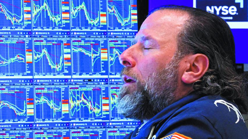 FILE PHOTO: A trader gestures while working on the floor at the New York Stock Exchange (NYSE) in New York City after the White House announced a 90-day pause & lowered 10% reciprocal tariff for other countries, U.S., April 9, 2025. REUTERS/Brendan McDermid TPX IMAGES OF THE DAY/File Photo