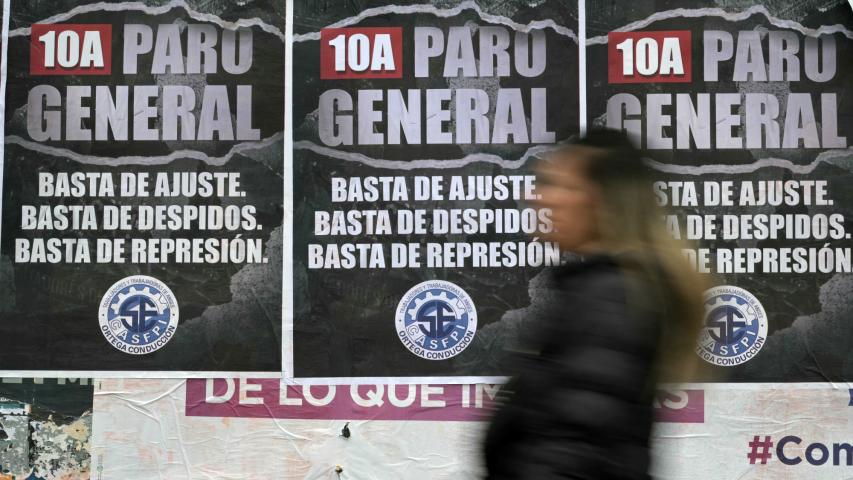 Los sindicatos reclaman la reincorporación de trabajadores despedidos "de manera ilegal", la reapertura de negociaciones salariales, el rechazo a la privatización de empresas públicas, entre otras medidas.