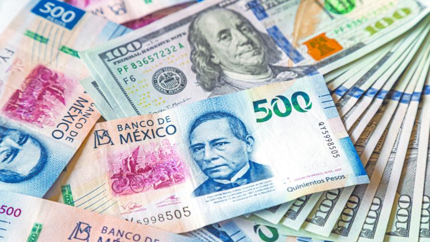 El peso cedió terreno tras haber registrado ayer su mayor ganancia en una jornada desde marzo de 2020, con el anuncio de suspensión de aranceles globales estadounidenses por 90 días.