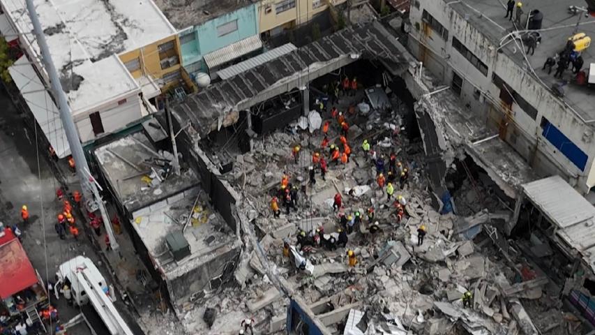 El balance final de muertos tras el desplome de la discoteca en Santo Domingo cerró en 221 víctimas, informó este viernes la presidencia dominicana, mientras buscan agilizar las autopsias y entrega de cadáveres.
¡Síguenos en nuestras redes sociales para mantenerte informado!
Twitter: https://twitter.com/eleconomista
Facebook: https://www.facebook.com/ElEconomista.mx
Instagram: https://www.instagram.com/eleconomistamx
LinkedIn: https://www.linkedin.com/company/el-economista/
#ElEconomista #EETV #AFP