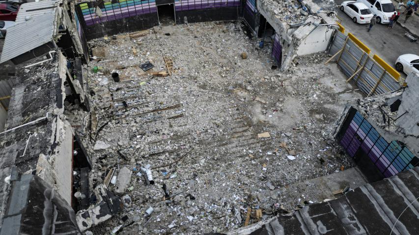 Vista aérea de la zona limpiada tras el derrumbe del techo de la discoteca Jet Set en Santo Domingo el 11 de abril de 2025.