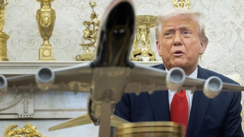 El presidente de Estados Unidos, Donald Trump, propuso dar dinero y boletos de avión a los migrantes irregulares que estén en el país y decidan "autodeportarse", mientras que ha prometido "trabajar con ellos si son buenos".
Para más información del tema, visita: https://www.eleconomista.com.mx/internacionales/trump-propone-dar-dinero-boletos-avion-migrantes-decidan-autodeportarse-20250416-755263.html
¡Síguenos en nuestras redes sociales para mantenerte informado!
Twitter: https://twitter.com/eleconomista
Facebook: https://www.facebook.com/ElEconomista.mx
Instagram: https://www.instagram.com/eleconomistamx
LinkedIn: https://www.linkedin.com/company/el-economista/
#ElEconomista #EETV