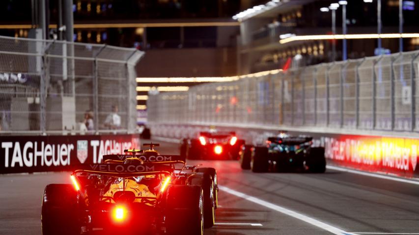 Los pilotos de McLaren, Lando Norris y Oscar Piastri, lideraron la segunda sesión de prácticas del viernes. Foto: Reuters