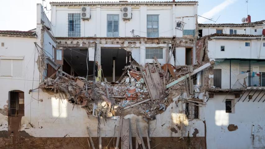 Edificio de Chiva (Valencia) destrozado por las inundaciones de la dana.