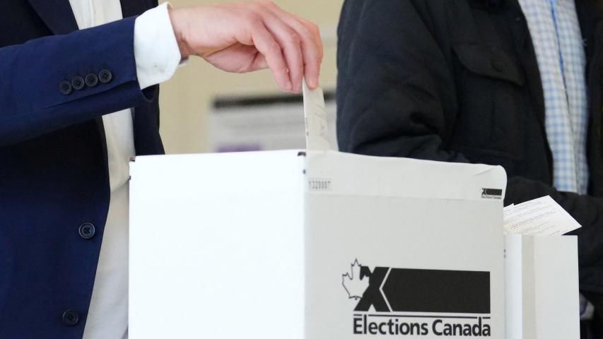 Urnas electorales en Canadá.