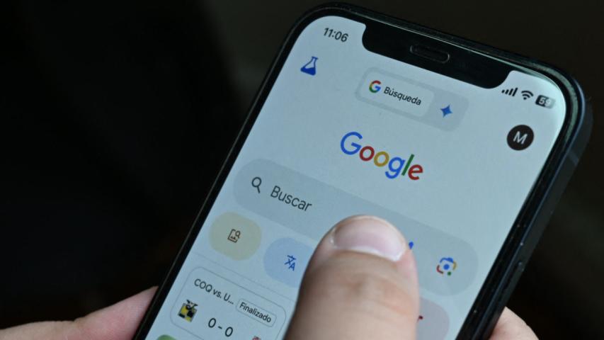 El Gobierno estadounidense pidió a un juez federal que ordene el desmantelamiento del negocio de publicidad en internet del gigante tecnológico Google, después de ser declarado culpable de prácticas monopolísticas.
Para más información del tema, visita: https://www.eleconomista.com.mx
¡Síguenos en nuestras redes sociales para mantenerte informado!
Twitter: https://twitter.com/eleconomista
Facebook: https://www.facebook.com/ElEconomista.mx
Instagram: https://www.instagram.com/eleconomistamx
LinkedIn: https://www.linkedin.com/company/el-economista/
#ElEconomista #EETV