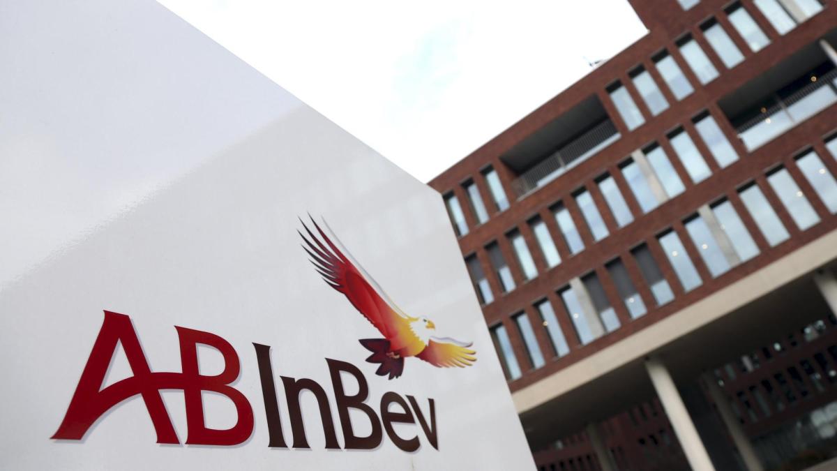 AB InBev confía en que eventos deportivos, como el Mundial, impulsen sus ventas tras débil 2025