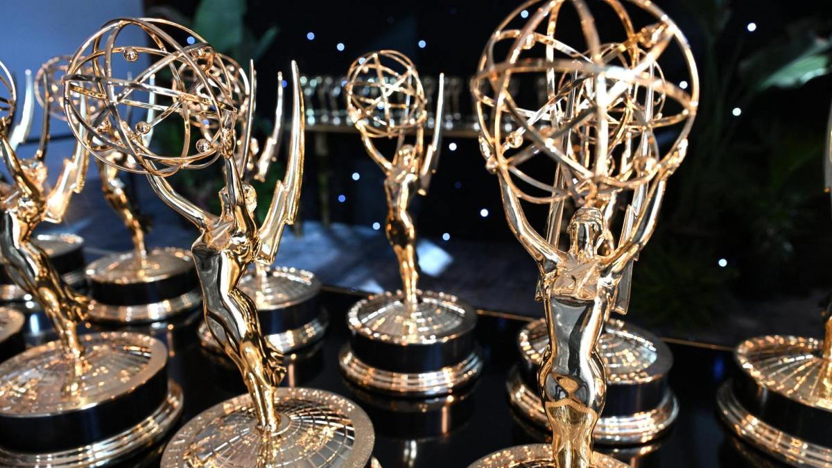 "La maldición de Widow's Bay" y "The Pitt" llegan como favoritos a los Emmy