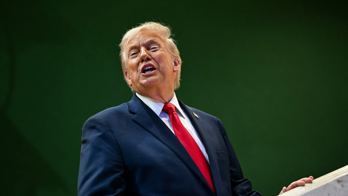 Trump realizará giras semanales al interior de EU ante elecciones de medio término