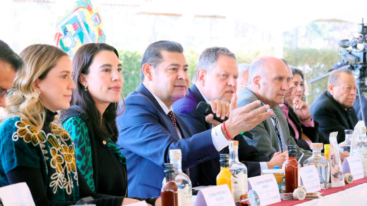 Volaris reconoce potencial económico y turístico de Puebla; abre 12 vuelos desde Aeropuerto Hermanos Serdán