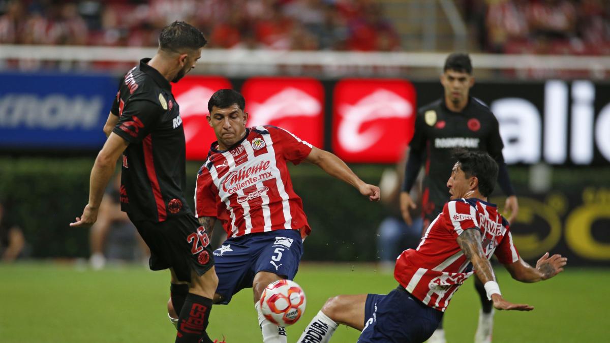Infierno del Toluca desafía liderato de Chivas