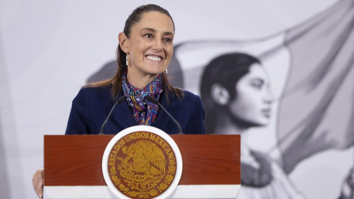 Sheinbaum atribuye al "machismo" las críticas de la oposición sobre la influencia de AMLO