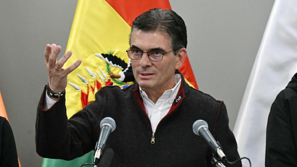 Presidente de Bolivia, Rodrigo Paz, rebaja 50% su salario en medio de protestas y bloqueos