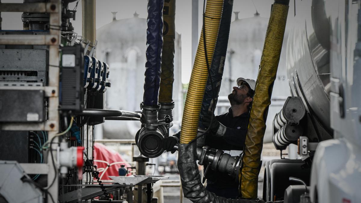 Repunte de petróleo por guerra en Irán disparó precios al productor 2.56% anual