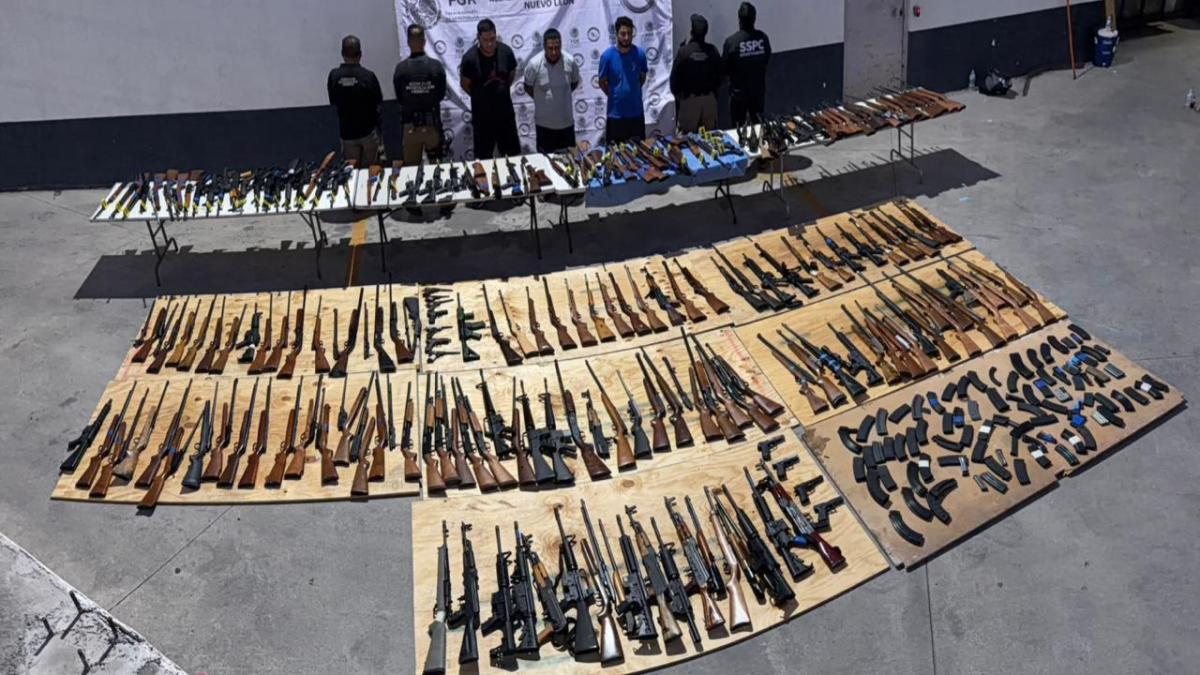 Harfuch anuncia decomiso de arsenal de 210 armas transportadas de Texas a México; hay 3 detenidos