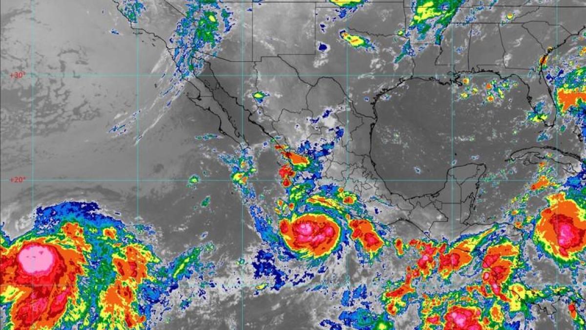 Vigilan formación de dos nuevos posibles ciclones tropicales