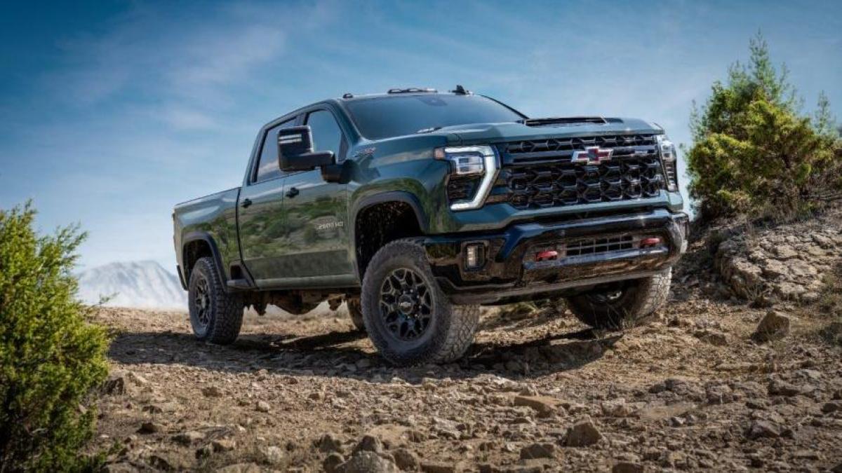 Chevrolet Silverado HD y GMC Sierra HD 2027 estrenan un nuevo V8 diésel Duramax con 1,230 lb-pie