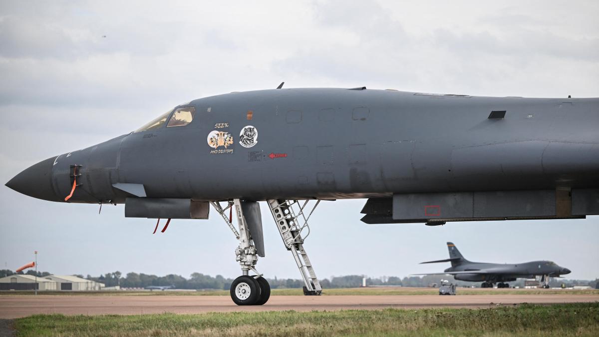 EU retira todos sus bombarderos de una base aérea británica tras "amenazas"