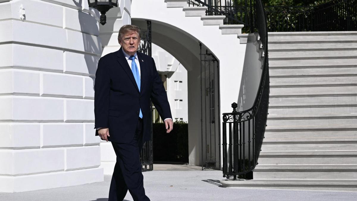 Popularidad de Trump cae al mínimo, latinos se muestran descontentos con republicanos