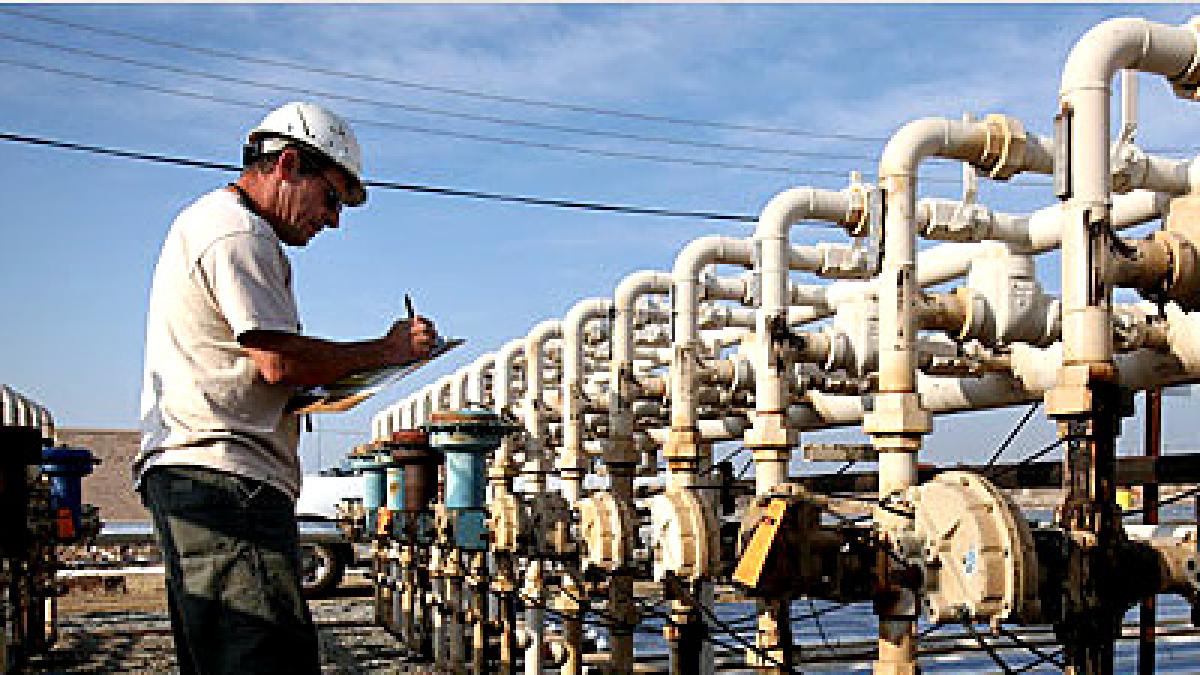 Precio del petróleo cae tras plan estadounidense para Ucrania