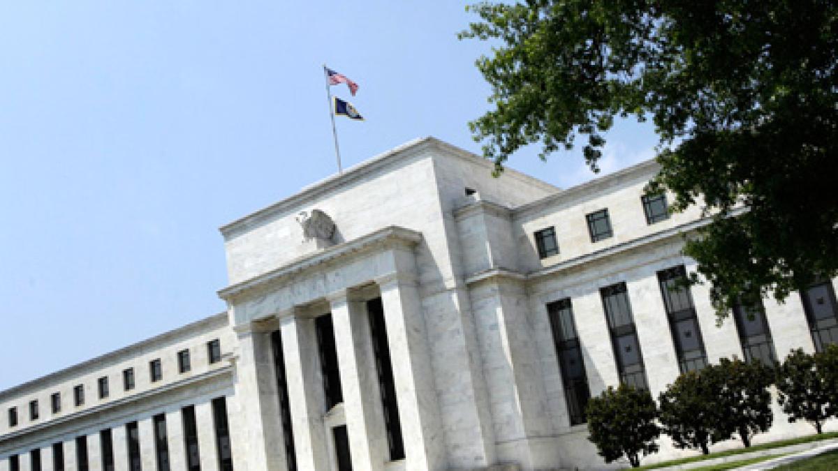 La Fed debería subir las tasas de interés para frenar el crecimiento y la inflación