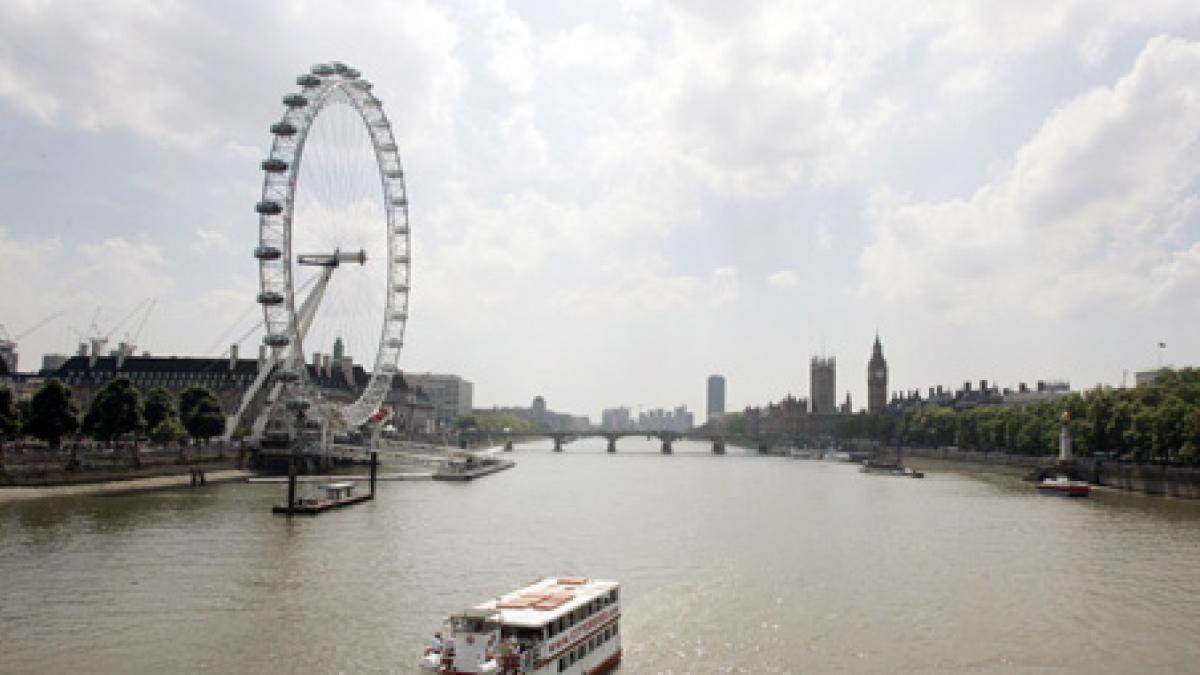 La economía británica registra un crecimiento inesperado del 0.3% en marzo