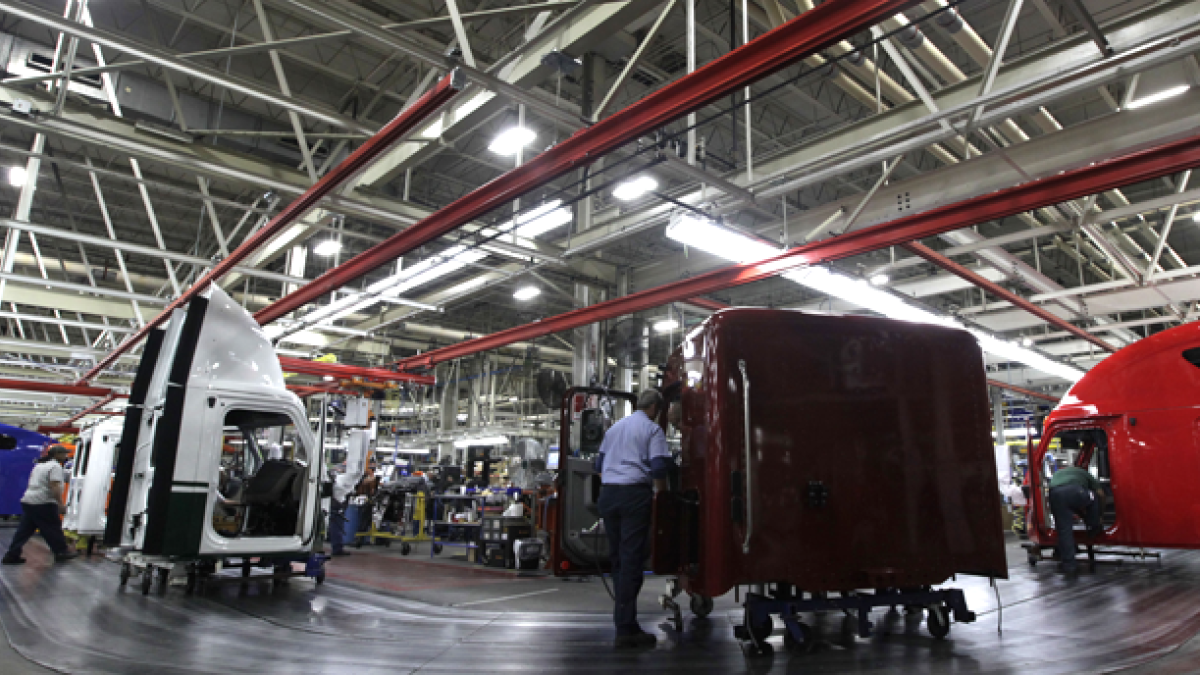 Pedidos de fábricas alemanas cayeron 3.8% en abril