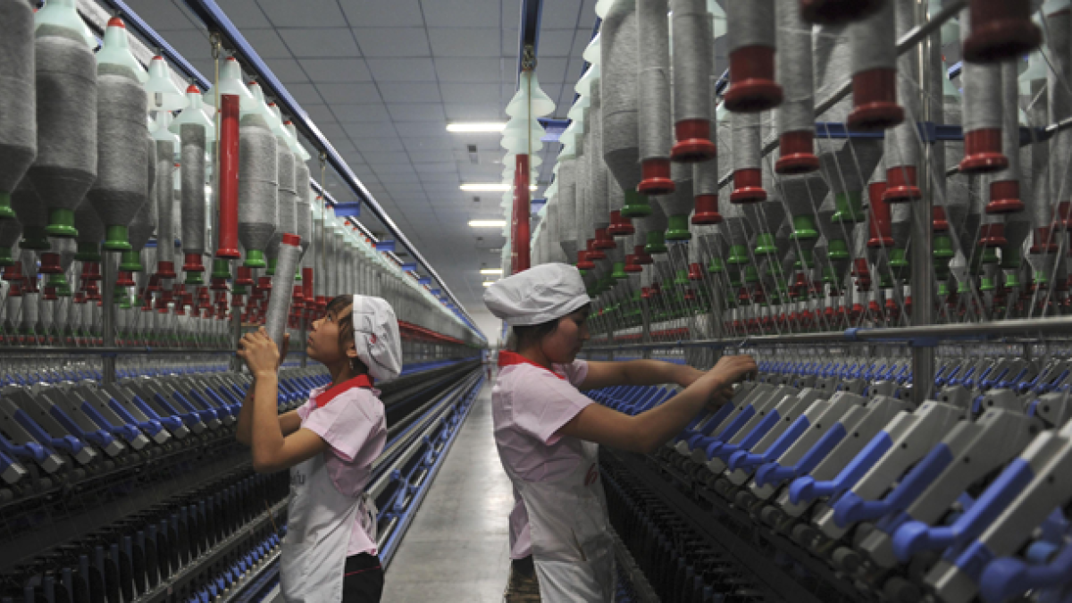 Contracción de la actividad industrial de China se agrava en febrero