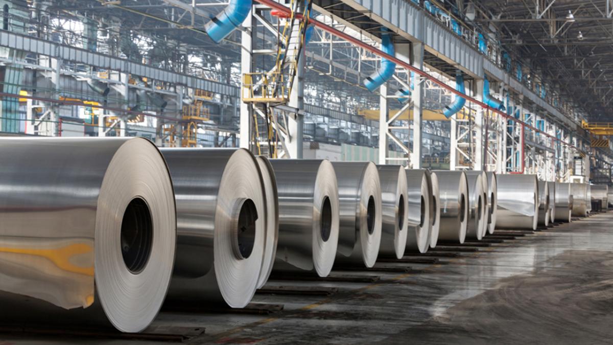 Aluminio toca pico de 4 años por interrupciones en transporte en Oriente Medio