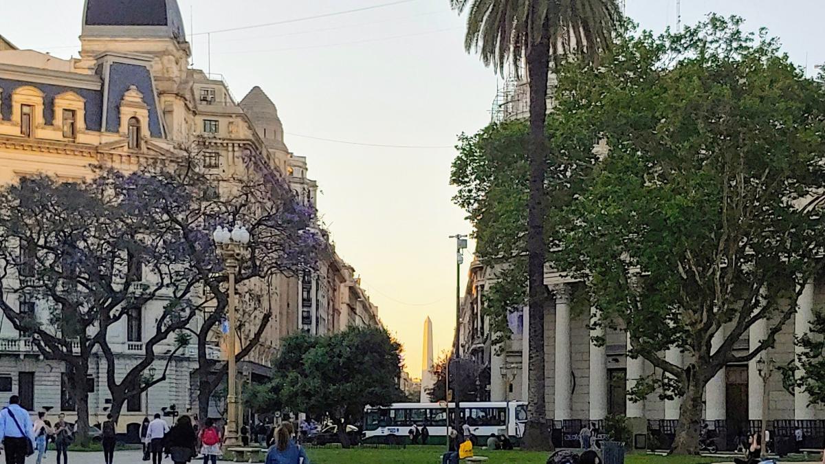 Inflación en Argentina vuelve a moderarse en mayo y cierra en 2.1%