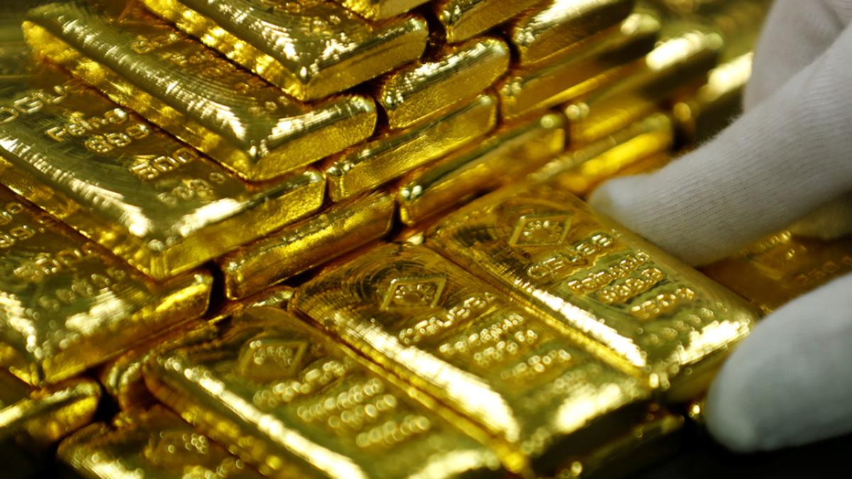 El oro sube, pero se encamina a una caída semanal de más de 3% por temores de inflación