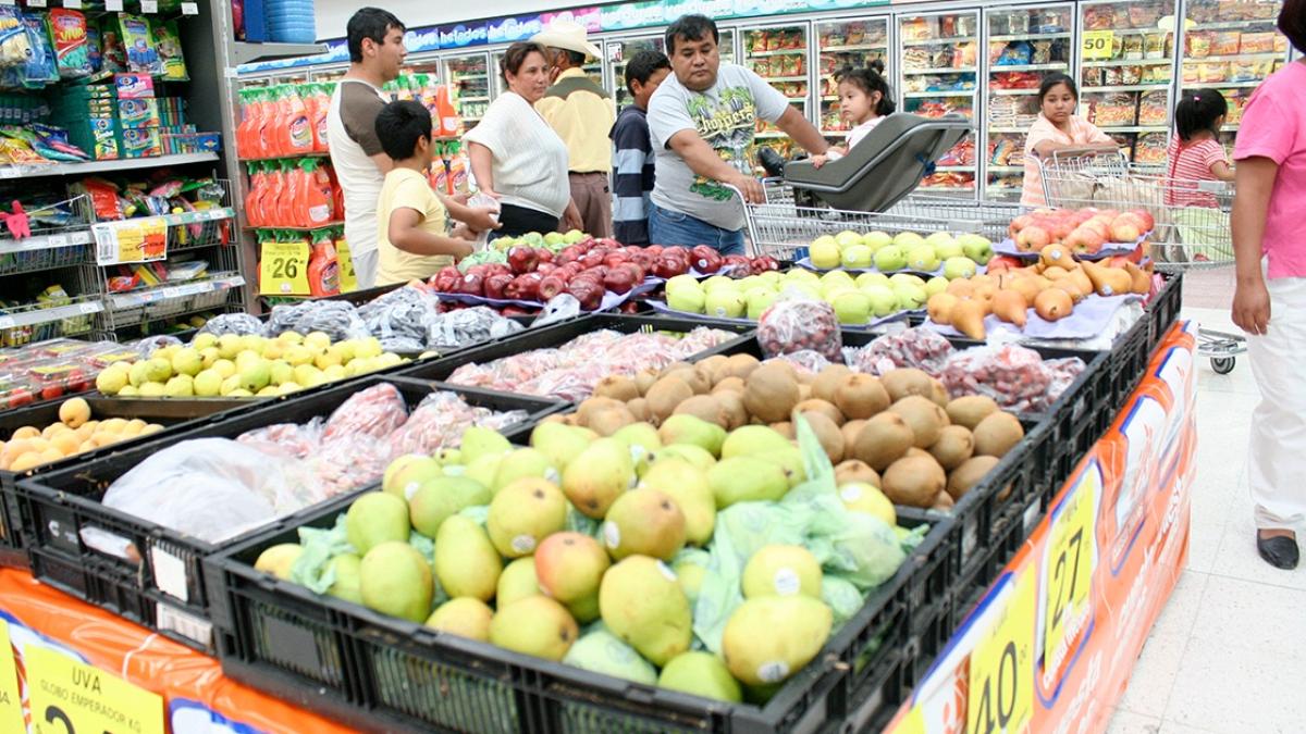 Mexicanos necesitaron 4,877 pesos en febrero para acceder a la canasta alimentaria en el entorno urbano