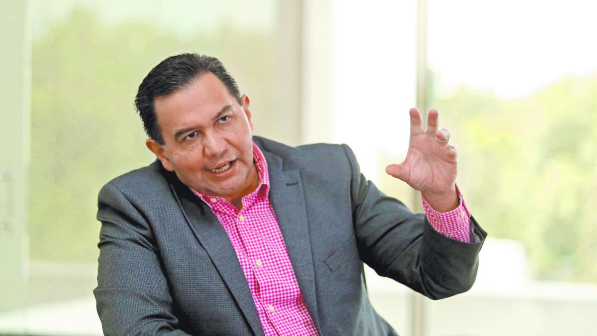 Morena y Pérez Cuéllar aventajan en preferencias entre los chihuahuenses