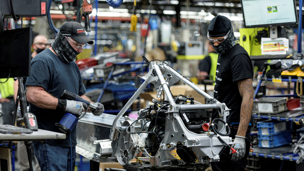 En EU, PMI manufacturero se fortaleció