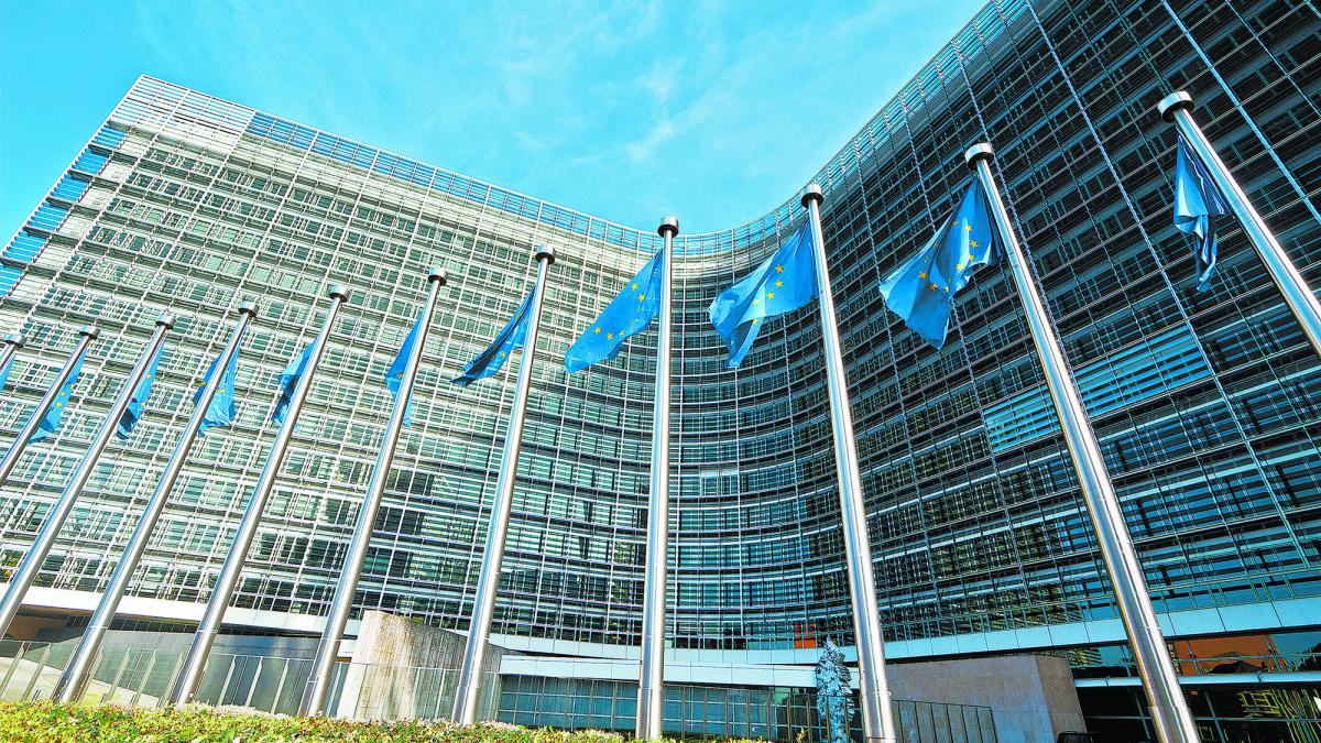 Bruselas defenderá intereses de UE y recuerda a EU acuerdo comercial, tras amenazas de Trump a España