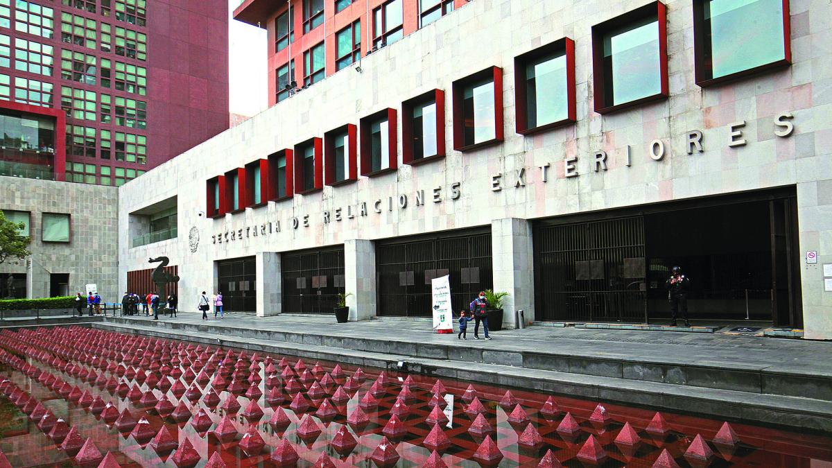 SRE ofrece apoyo para visas a selección de futbol de Irak ante cierre de su espacio aéreo