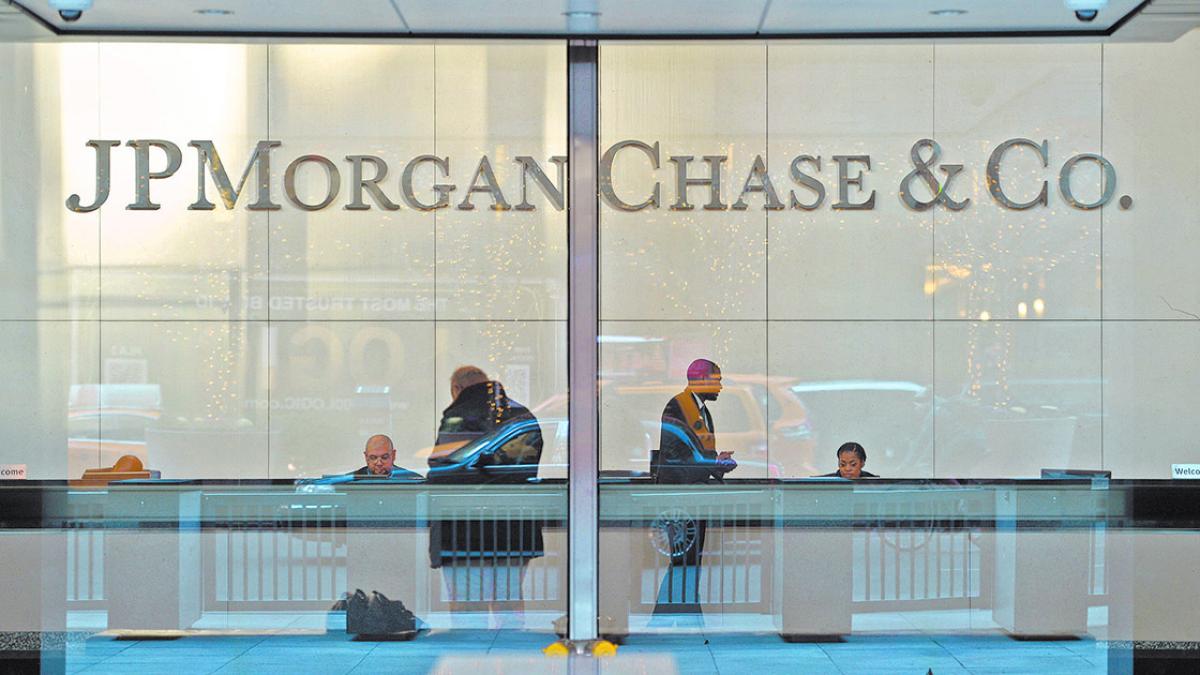 El CEO de JPMorgan anticipa recortes de empleo en la banca por la IA